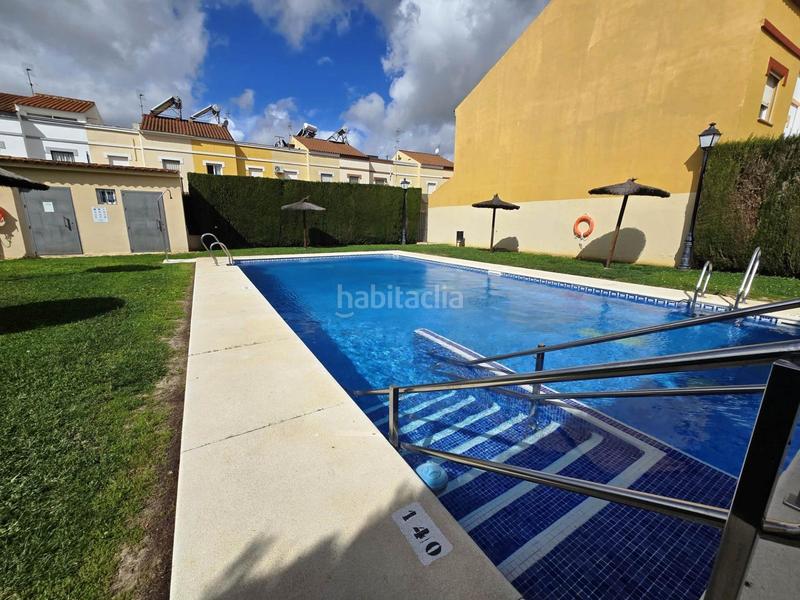 Foto 6bbfa9cd-f04a-4949-9708-e25aaffd7556. Maison jumelée avec parking piscine dans Avenida Juan Diego Bormujos