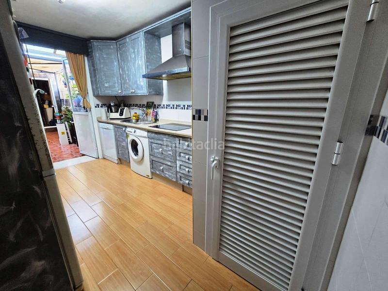 Foto 9070cfa3-a72f-4c5e-b3bc-9568995a8ad3. Maison jumelée avec parking piscine dans Avenida Juan Diego Bormujos