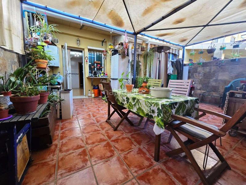 Foto bd59fbdd-5061-4c66-8be6-6ccee9043f57. Maison jumelée avec parking piscine dans Avenida Juan Diego Bormujos