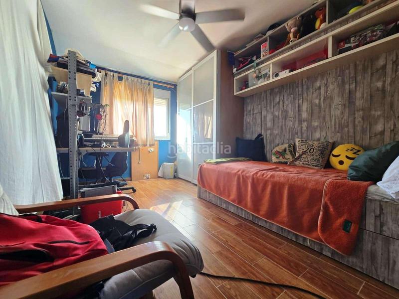 Foto d3e27973-df6c-4ec1-8af7-acf538f62270. Maison jumelée avec parking piscine dans Avenida Juan Diego Bormujos