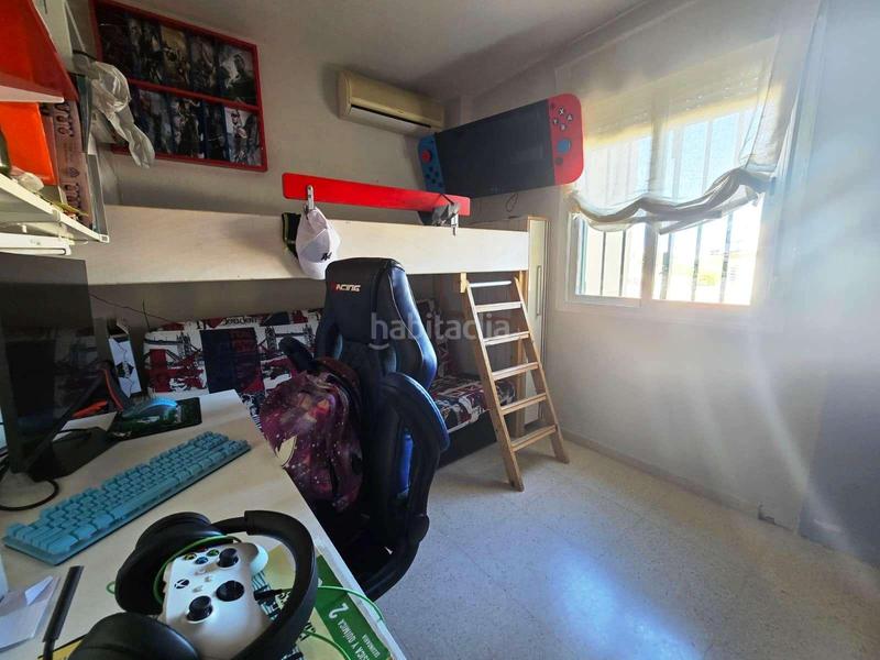 Foto fda9c174-3abe-4c2c-86f4-e67b8c89485f. Maison jumelée avec parking piscine dans Avenida Juan Diego Bormujos