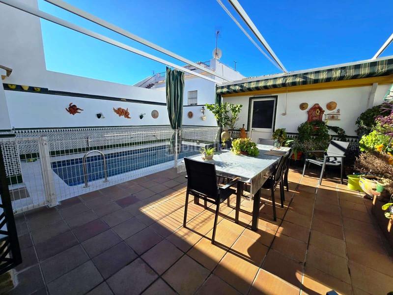 Foto 3e8edc58-12f4-4490-82b1-d923b1ad030b. Casa amb aparcament piscina a Gines