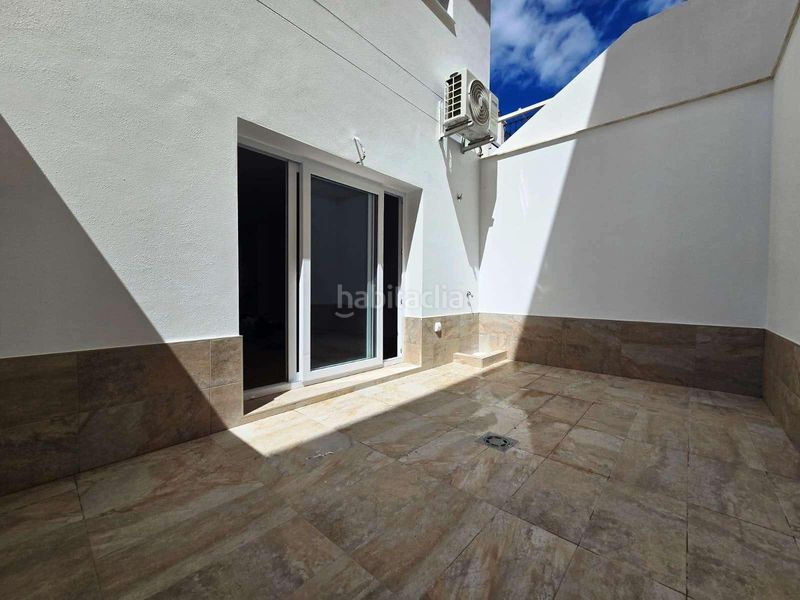 Foto caa8c866-77c9-4f10-adbe-a59614a235b8. Casa adossada a Centro Bormujos