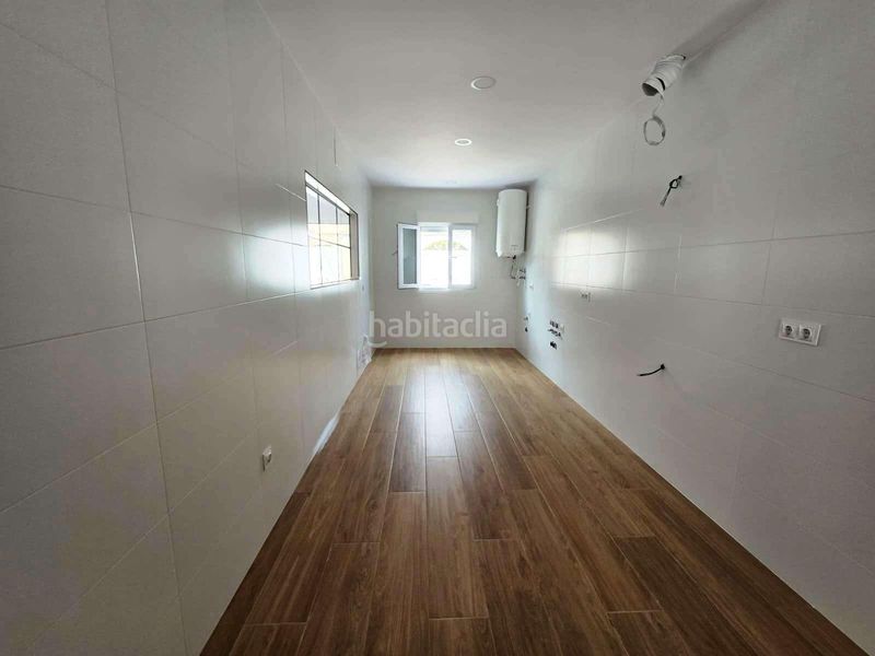 Foto e20e8883-facb-48d8-9772-96cb639da255. Casa adossada a Centro Bormujos