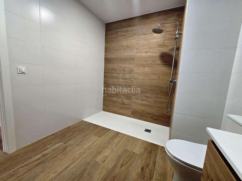Foto f584d2ba-69c4-4842-a61b-8773575e7874. Casa adossada a Centro Bormujos