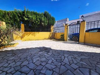 Maison jumelée à Sanlúcar la Mayor. Casa  sanlucar la mayor
