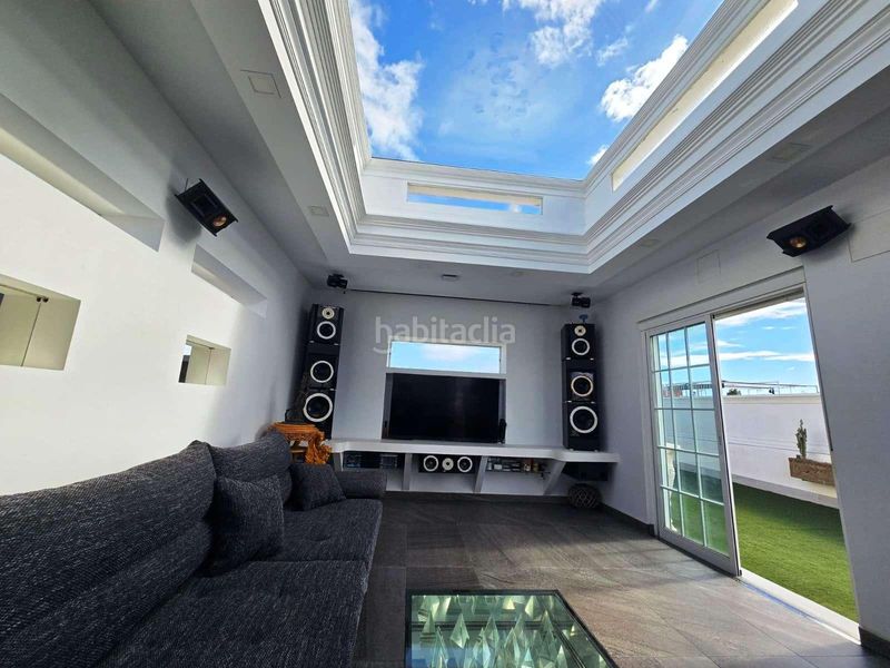 Foto 4f3126c3-4a22-40fb-a812-ea7764363976. Casa adossada amb aparcament a Avenida Juan Diego Bormujos
