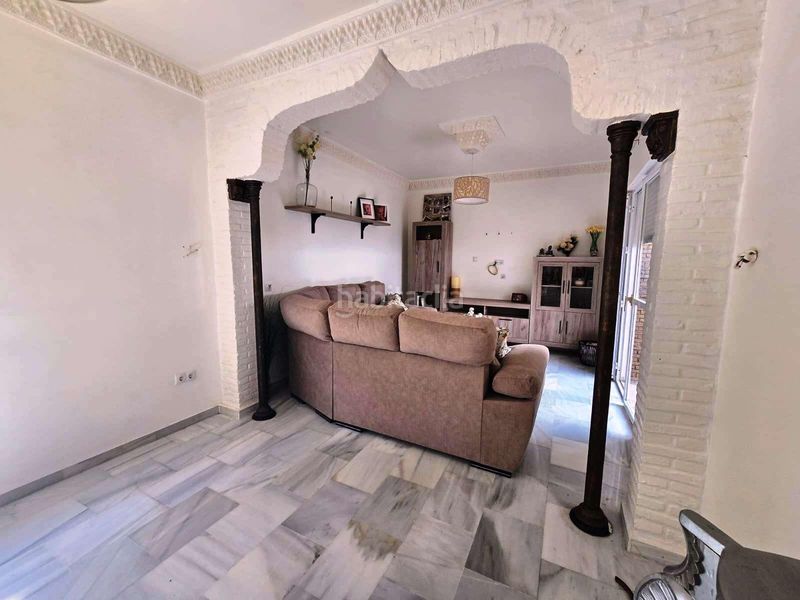 Foto f021c8af-4151-4297-89d8-cd468c21729e. Casa adossada amb aparcament a Avenida Juan Diego Bormujos
