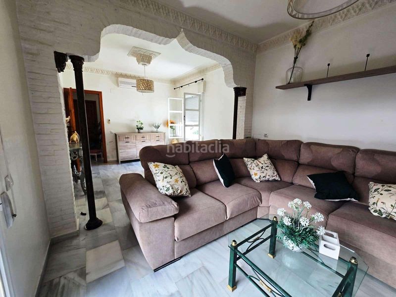 Foto f5df23d5-c887-48fc-a041-8ac1c505d568. Casa adossada amb aparcament a Avenida Juan Diego Bormujos