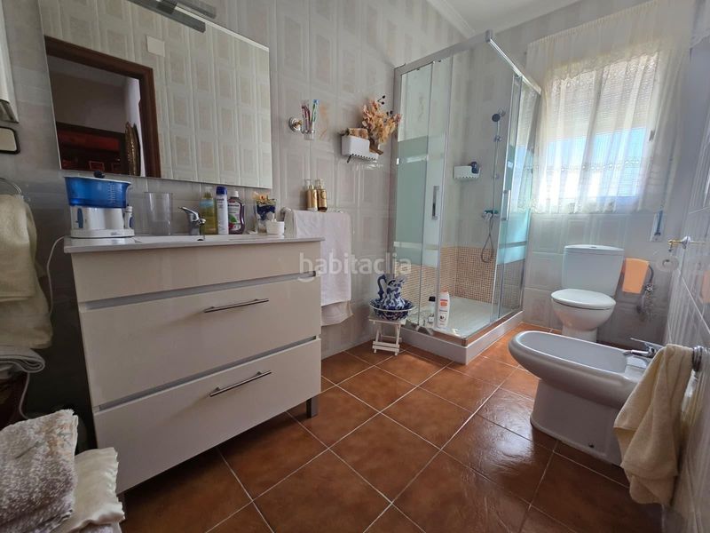 Foto 3d80139f-230a-4d25-872d-c0c2ba9f00b7. Casa adossada a Centro Bormujos