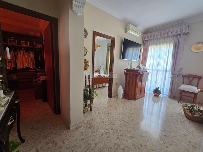 Foto c4f1fd20-bea1-4017-a039-54113b4733d1. Casa adossada a Centro Bormujos