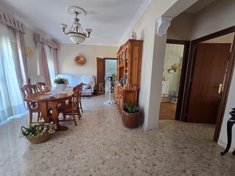 Foto ed283f47-8ec6-43b5-9701-652193a9fe48. Casa adossada a Centro Bormujos