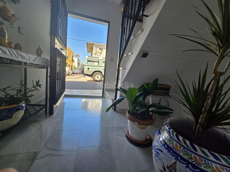 Foto f9d82d04-24e9-49ac-b1bd-3df7e9ea3a05. Casa adossada a Centro Bormujos