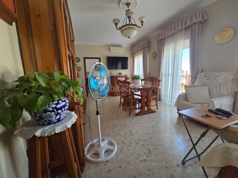 Foto fb3c8ce8-dd1a-4b2e-b112-86205cbd5638. Casa adossada a Centro Bormujos