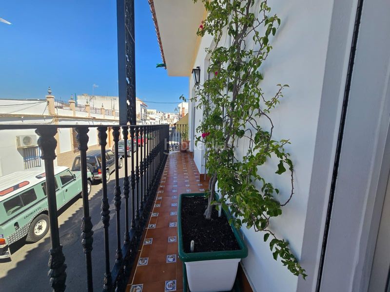 Foto fc585e18-4130-4d7a-b0e1-bf74b527f5f5. Casa adossada a Centro Bormujos
