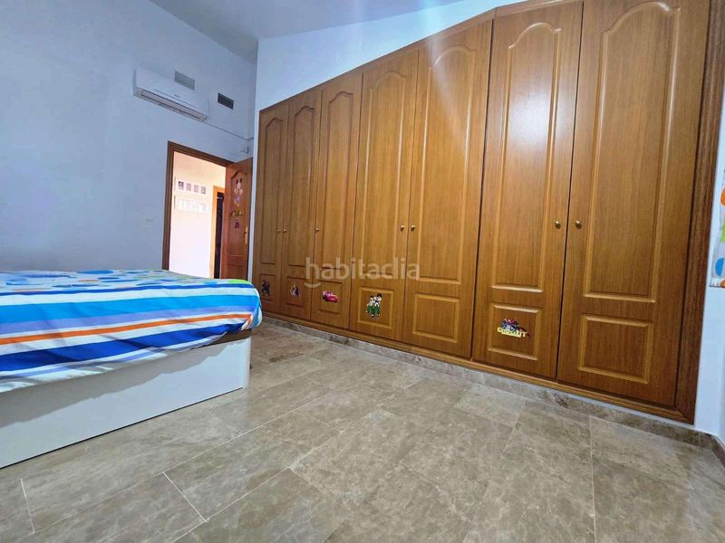 Foto 193f3492-a95c-4074-b164-457a8678eac4. Casa aparellada amb aparcament piscina a Centro Bormujos