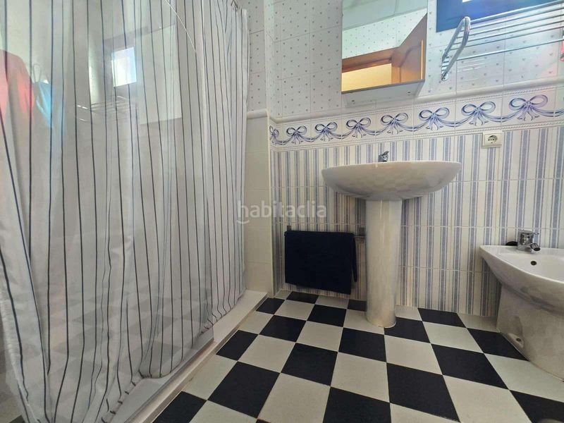 Foto 194484ac-771d-42db-aac6-c3ceb4c4d9b5. Casa aparellada amb aparcament piscina a Centro Bormujos