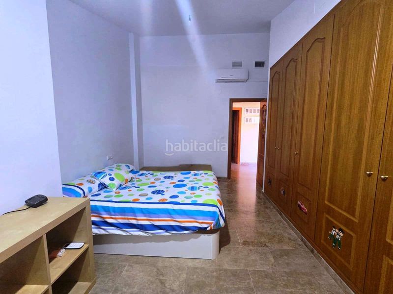 Foto 19937bdf-5bd1-433d-9c06-a44aa5f22a73. Casa aparellada amb aparcament piscina a Centro Bormujos