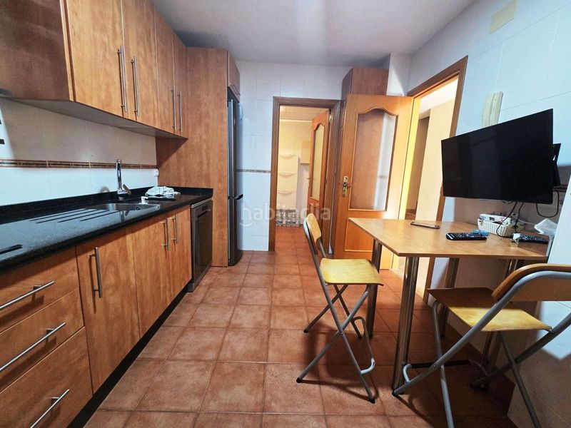 Foto 3d11b2bf-17fc-48fd-8383-ee1f6084780b. Casa aparellada amb aparcament piscina a Centro Bormujos