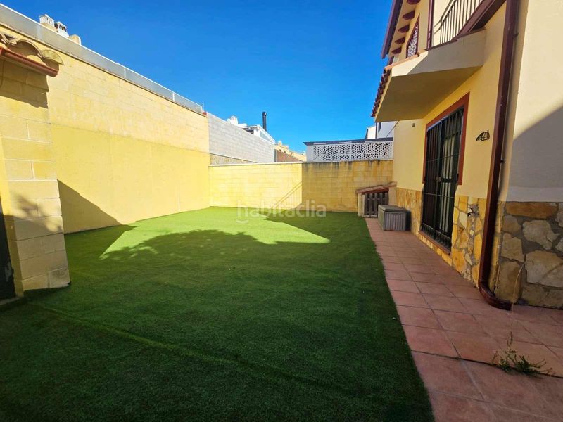 Foto 41d8a373-d964-4982-b6d4-ed5bd859217f. Casa aparellada amb aparcament piscina a Centro Bormujos
