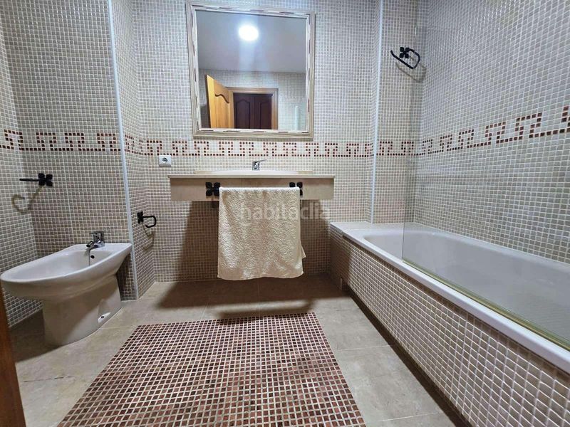 Foto 43610403-6990-4374-81ed-cab7a1cd0c30. Casa aparellada amb aparcament piscina a Centro Bormujos