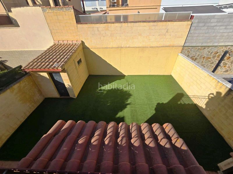 Foto 4d0951f5-4d5b-4464-a7b8-c7f8602dfcd8. Casa aparellada amb aparcament piscina a Centro Bormujos