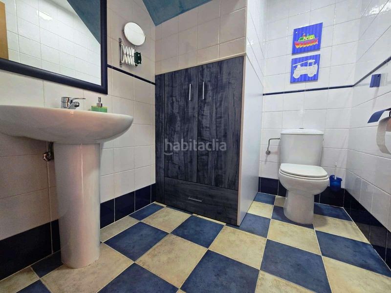 Foto 63d576eb-92da-47b7-9483-aa4984887853. Casa aparellada amb aparcament piscina a Centro Bormujos