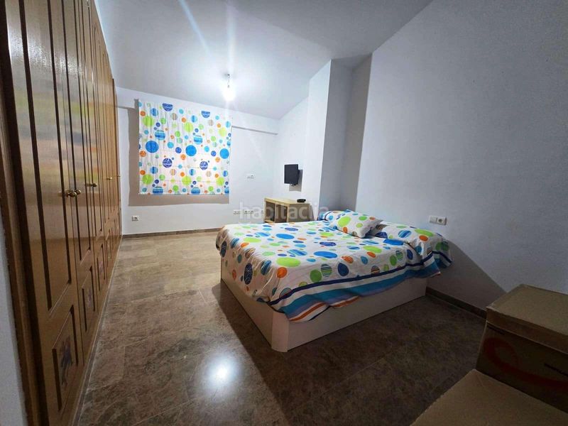 Foto 7a8e7005-1354-492a-9b25-7ebe4bf9da66. Casa aparellada amb aparcament piscina a Centro Bormujos