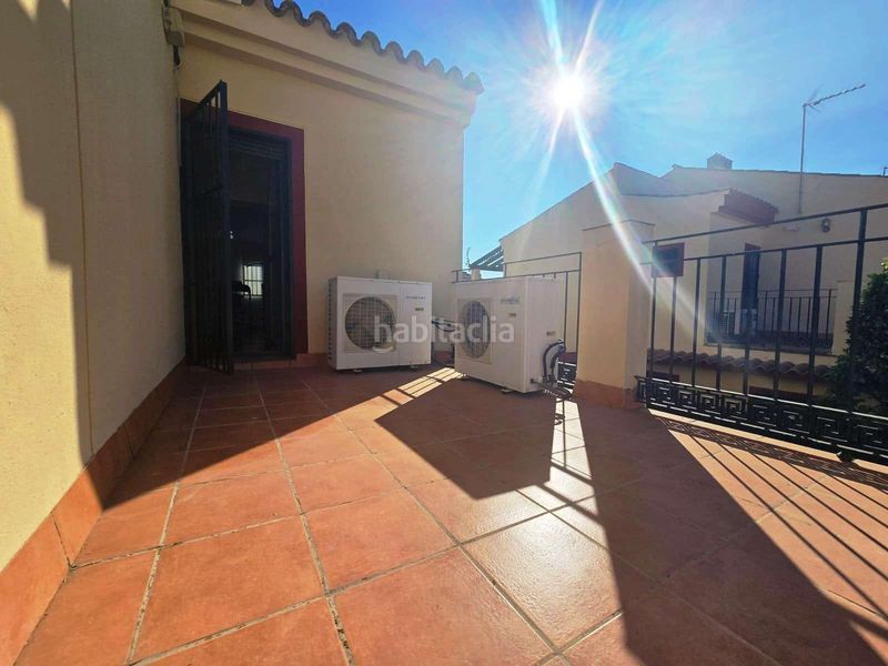 Foto a18885ae-70be-4c9a-89e5-b97e5e38edb3. Casa aparellada amb aparcament piscina a Centro Bormujos