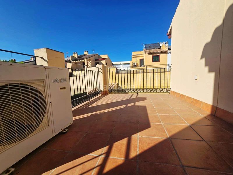 Foto d30166a0-629e-4448-b887-35848ef07d65. Casa aparellada amb aparcament piscina a Centro Bormujos