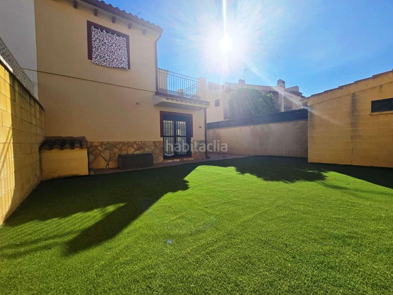 Foto dd9045d7-5b3c-497f-b069-8ce4491bb029. Casa aparellada amb aparcament piscina a Centro Bormujos
