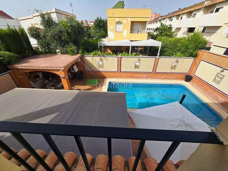 Foto 13d54f02-6d7a-4f4d-bea2-6b9cc3e852a8. Xalet amb aparcament piscina a Centro Bormujos