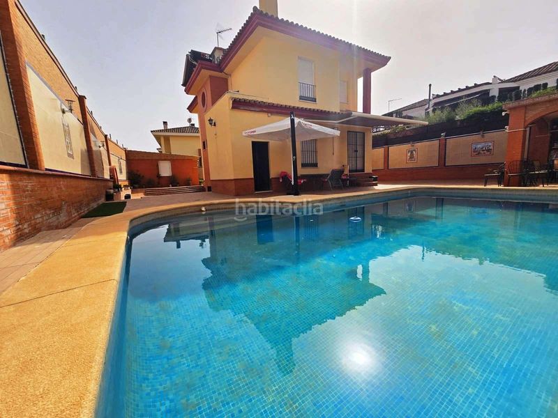 Foto 4933ec37-a600-4d06-874f-128465c97182. Xalet amb aparcament piscina a Centro Bormujos
