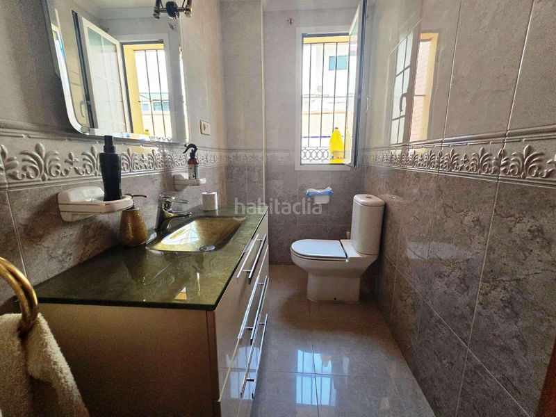 Foto afaacd04-47f4-4524-835b-b6b0ae9c9be5. Xalet amb aparcament piscina a Centro Bormujos