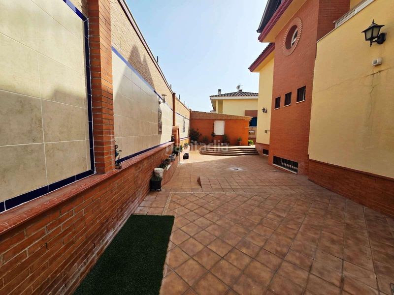 Foto c4efb42f-167a-490f-843d-f96502a51082. Xalet amb aparcament piscina a Centro Bormujos