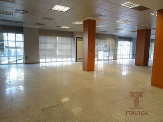 Local Comercial a Calle Feria 166