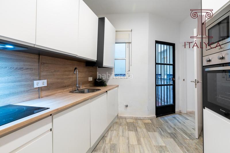 Foto b1c5d892-daa6-4b68-9517-be20ef8ca91a. Piso  de 2 dormitorios en calle peral en Alfalfa - Santa Cruz Sevilla