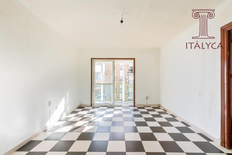 Foto 2c23349d-4c2b-40ed-99c0-2059db9e4899. Appartamento in calle abril 14 in Villegas Sevilla