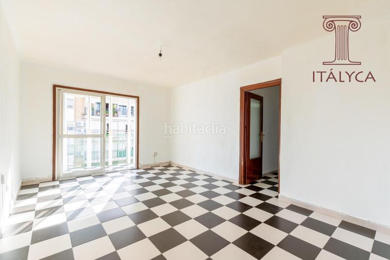 Foto 425166cd-31eb-4621-a1d4-5b79d70f0ef5. Appartamento in calle abril 14 in Villegas Sevilla