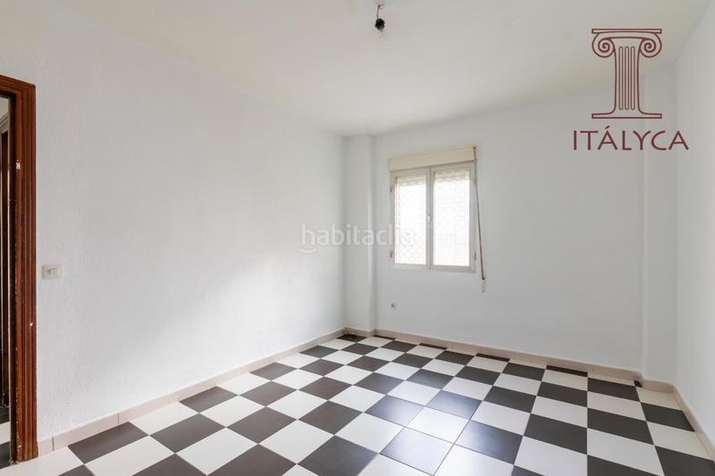 Foto 515aa404-3eea-4887-be59-ec1d3899320e. Appartamento in calle abril 14 in Villegas Sevilla