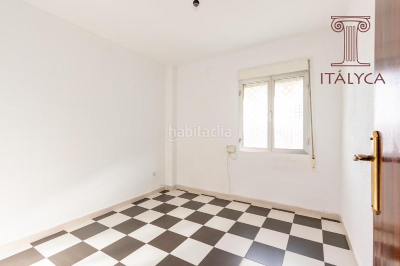 Foto 97bae6c1-ab49-49d1-9ce3-243f8d3d8c47. Appartamento in calle abril 14 in Villegas Sevilla