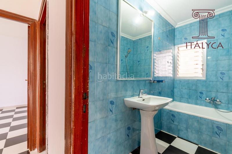 Foto e29e3550-7eb6-4e3d-a15d-24b947cdd4af. Appartamento in calle abril 14 in Villegas Sevilla