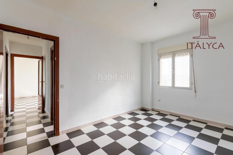 Foto e2be2ee2-1fd6-4a33-b91a-0b8dfacdc09e. Appartamento in calle abril 14 in Villegas Sevilla