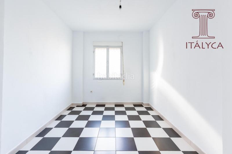 Foto e3ec602a-33d3-4b83-b9cd-672c431affb7. Appartamento in calle abril 14 in Villegas Sevilla