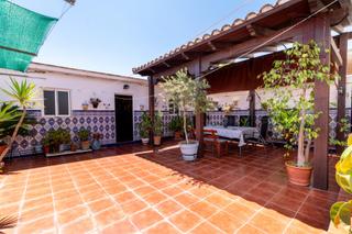 Maison jumelée  Avenida reina sofia. Casa de esquina con amplio patio, garaje y buhardilla en calle r