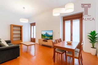 Pis a Calle san vicente 90. Piso reformado en san lorenzo en edificio singular