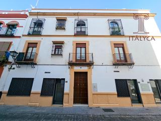 Appartement à Calle san vicente 90. Piso reformado en san lorenzo en edificio singular