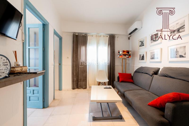 Foto 03a1678a-cf2b-4fb9-8765-e76a589eeded. Appartamento in calle de la amargura 6 in Feria Sevilla