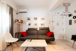 Flat  Calle amargura. Piso de dos dormitorios junto al mercado de calle feria