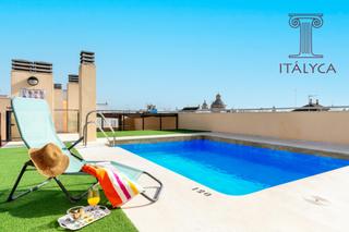 Location Appartement  Relator. Dúplex de 3 dormitorios con patio privativo y garaje